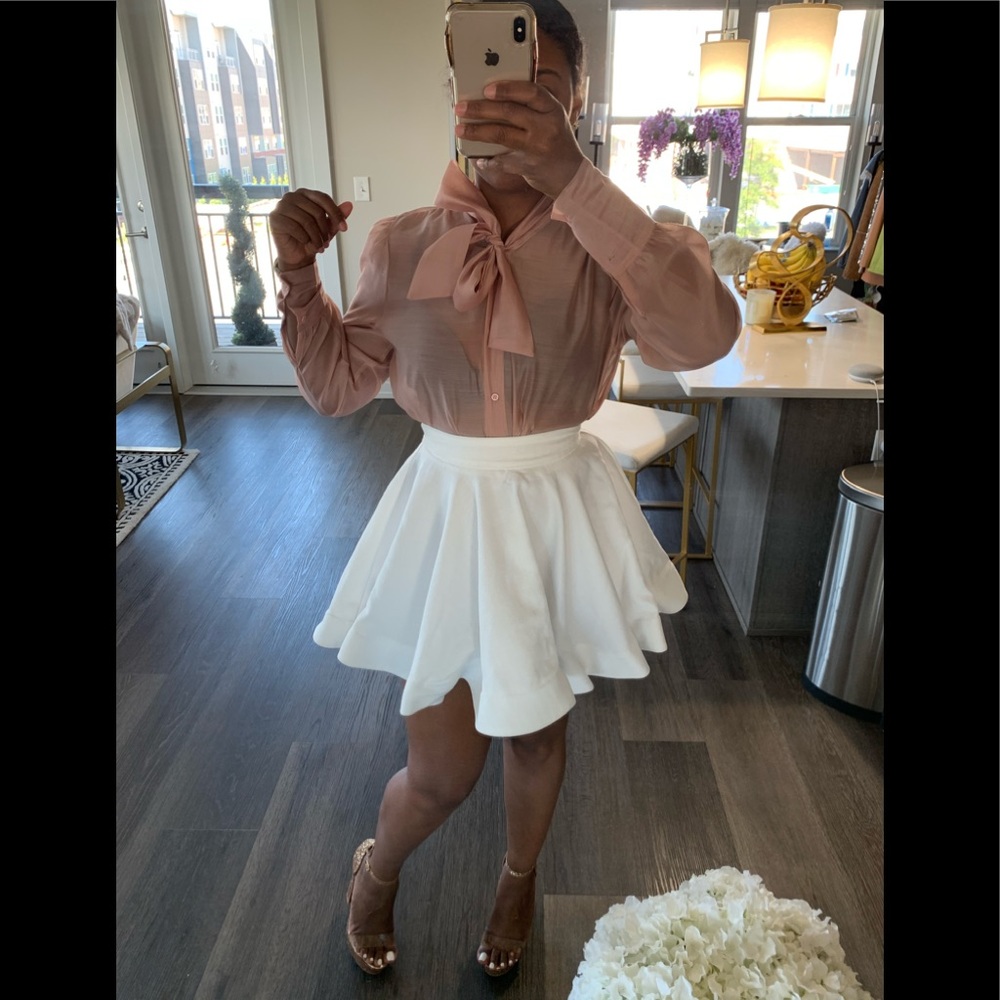 Blush pink pussybow short!